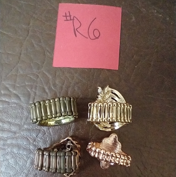 4 Gorgeous Stretch Rings! #R6 - Picture 3 of 8